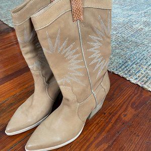 NWOT Dolce Vita Lawson boots